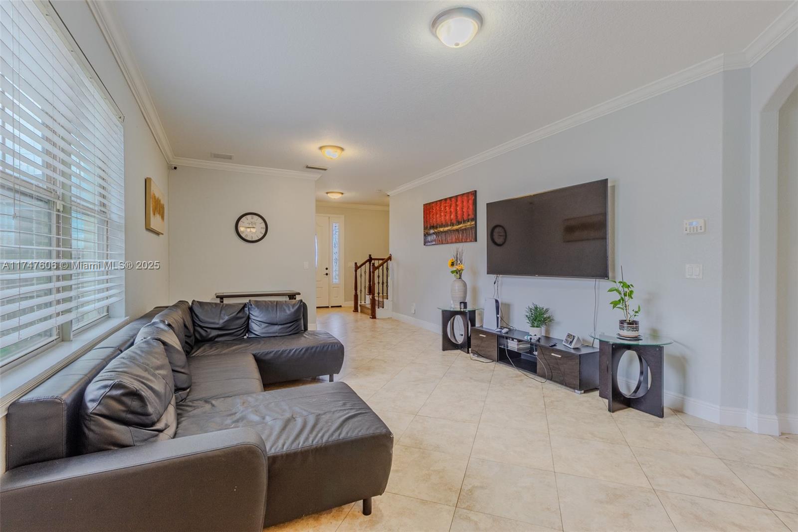 LAKE HILL - Residential