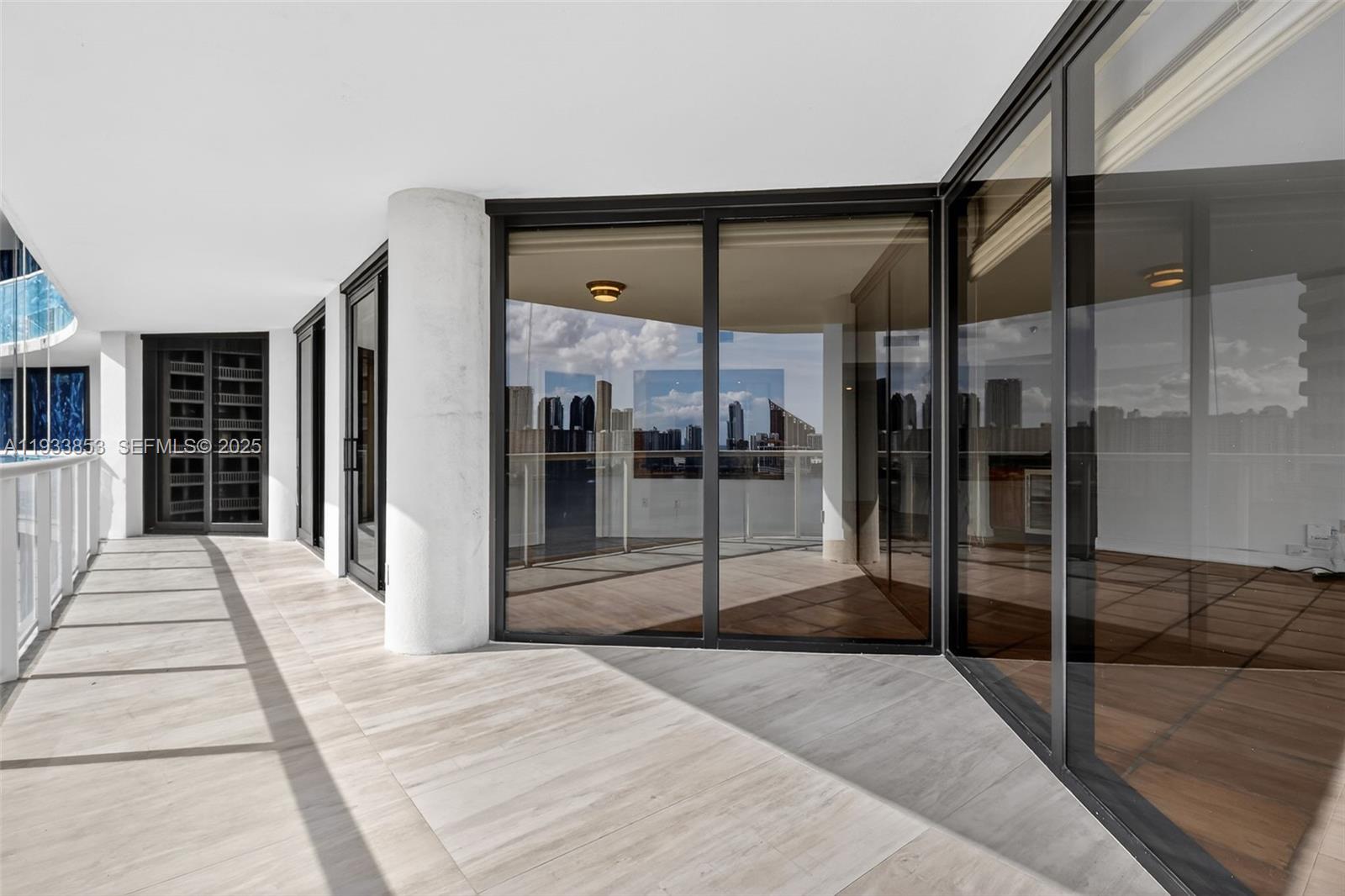 4000 ISL BLVD WILLIAMS IS - Residential