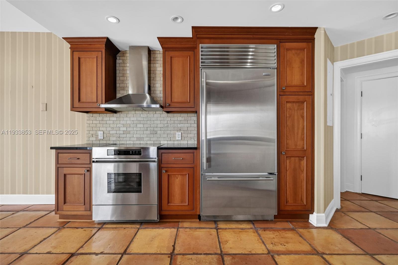 4000 ISL BLVD WILLIAMS IS - Residential