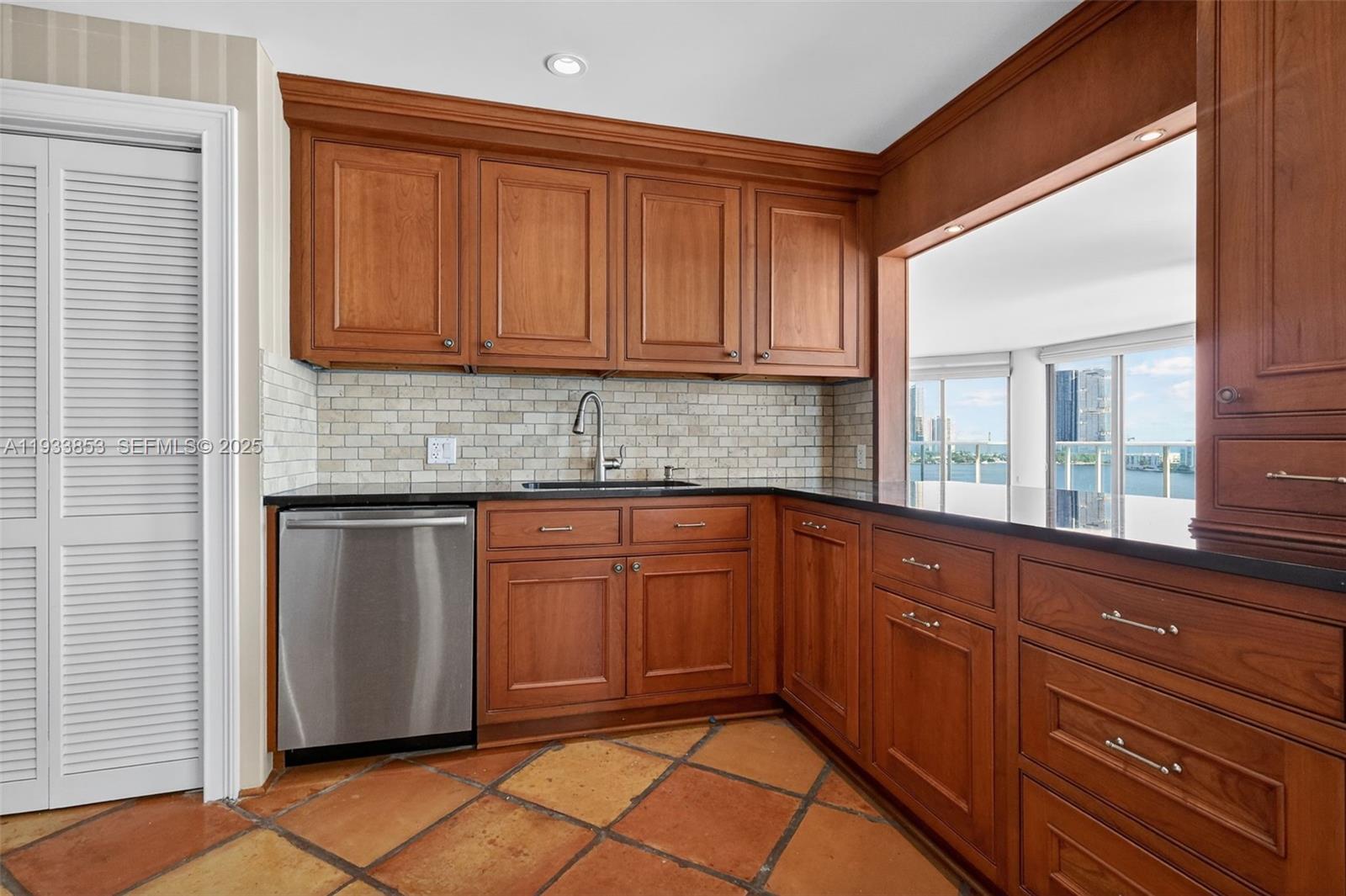 4000 ISL BLVD WILLIAMS IS - Residential