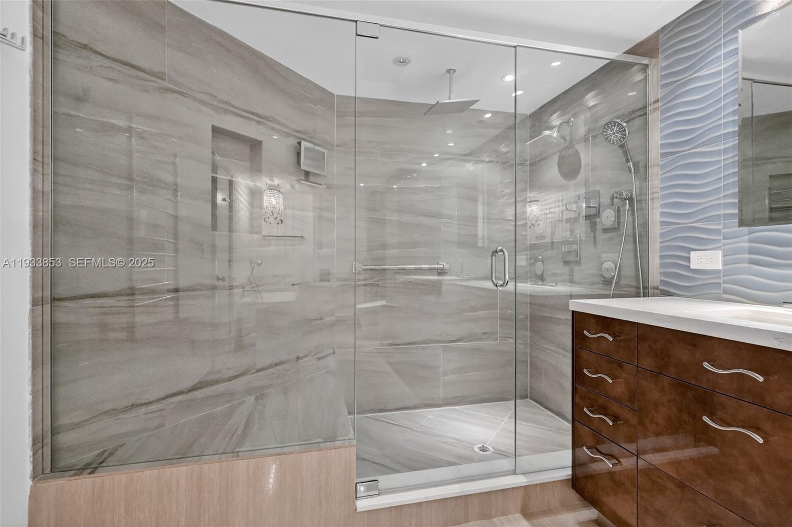 4000 ISL BLVD WILLIAMS IS - Residential