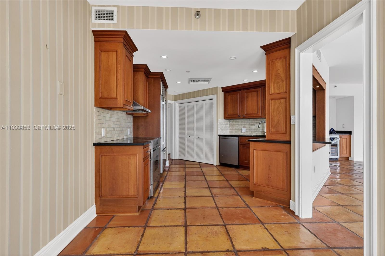 4000 ISL BLVD WILLIAMS IS - Residential