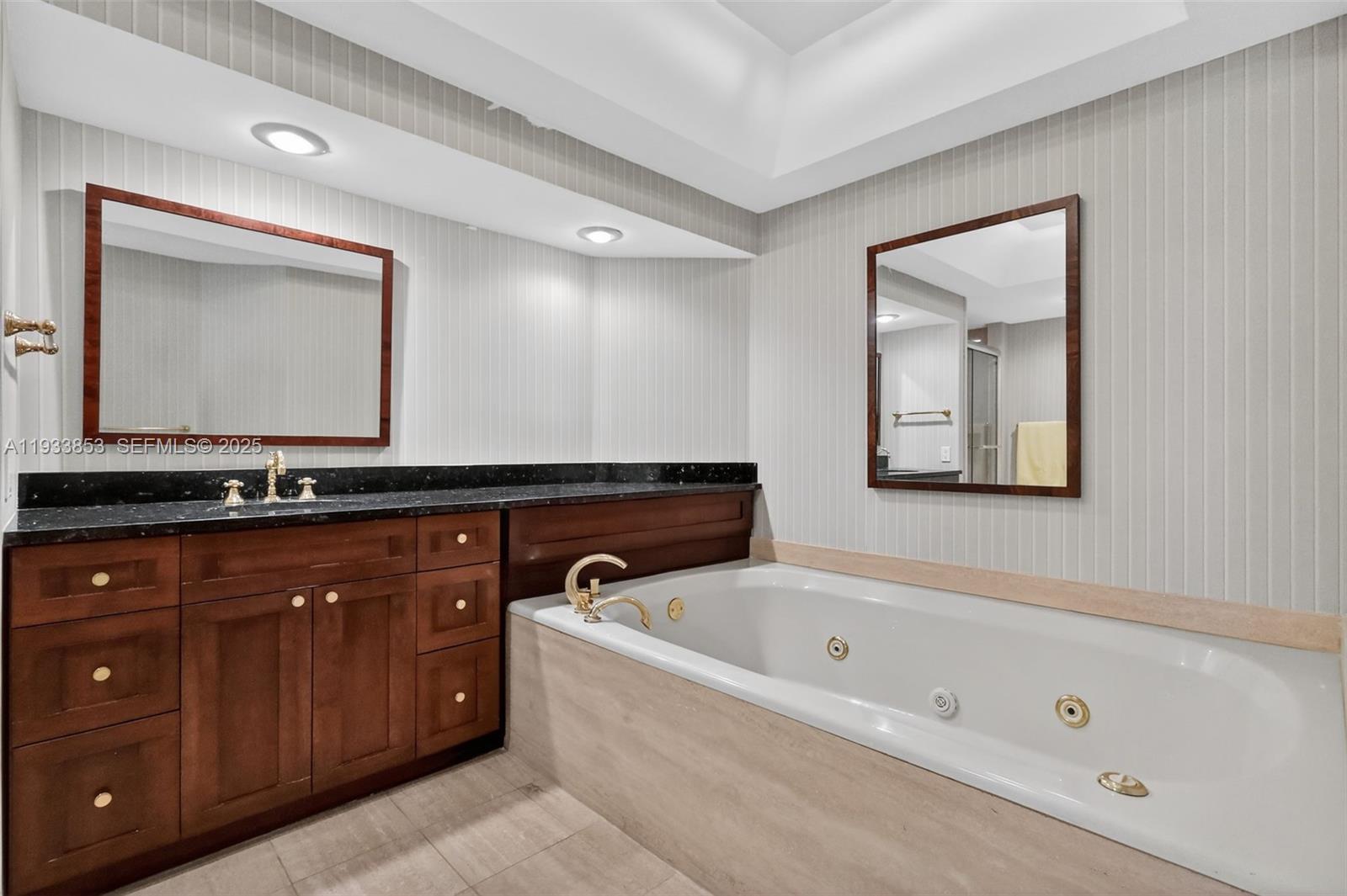 4000 ISL BLVD WILLIAMS IS - Residential