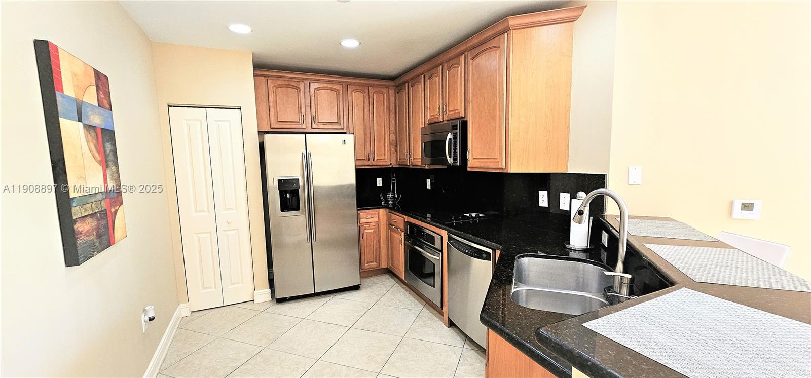 WESTON 55 PLUS CONDO - Residential Lease