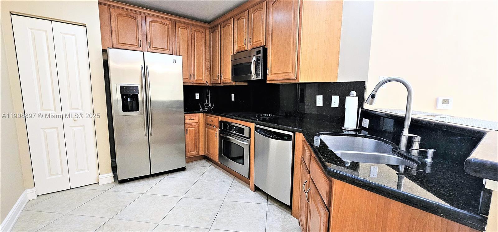 WESTON 55 PLUS CONDO - Residential Lease