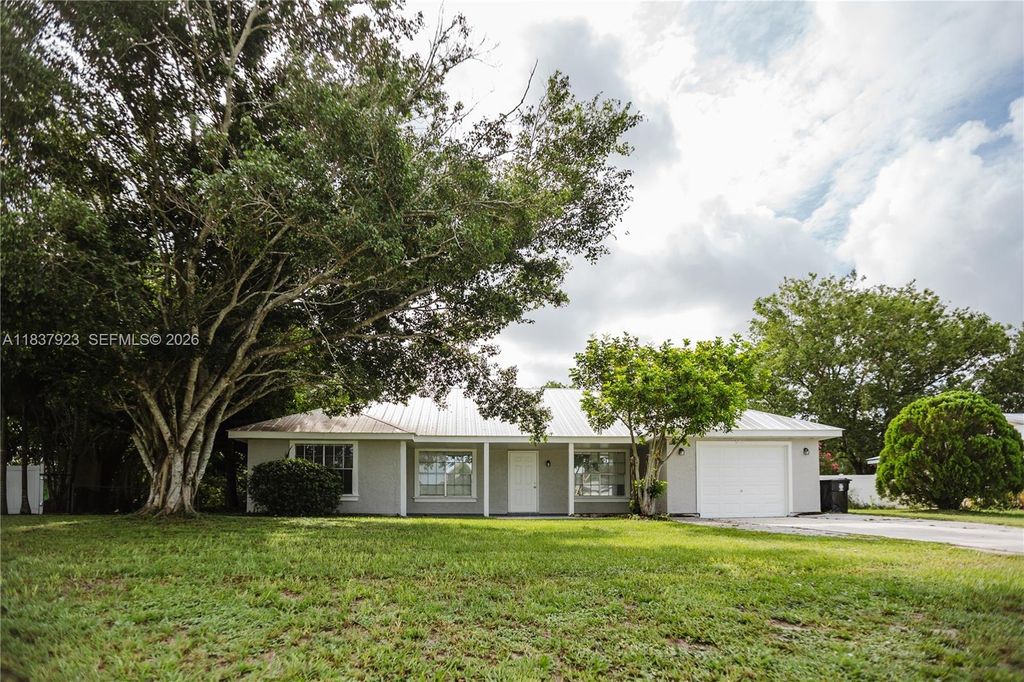 Photo of 274 SW Bridgeport Dr, Port St Lucie, FL 34953 (MLS # A11837923)