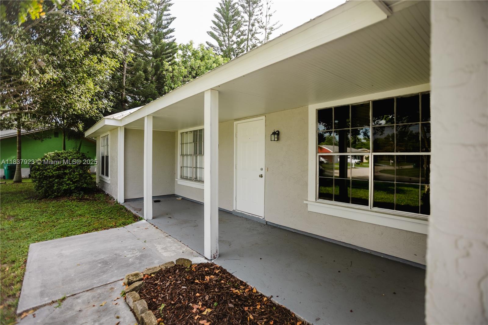 274 SW Bridgeport Dr