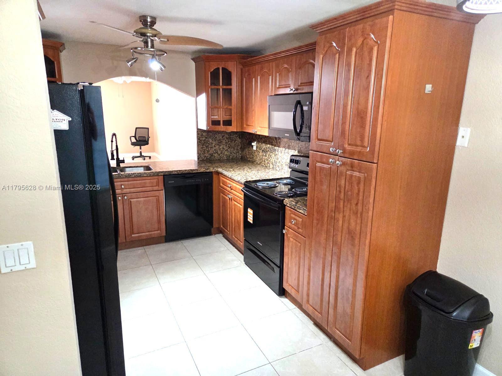2901 N Nob Hill Rd 101