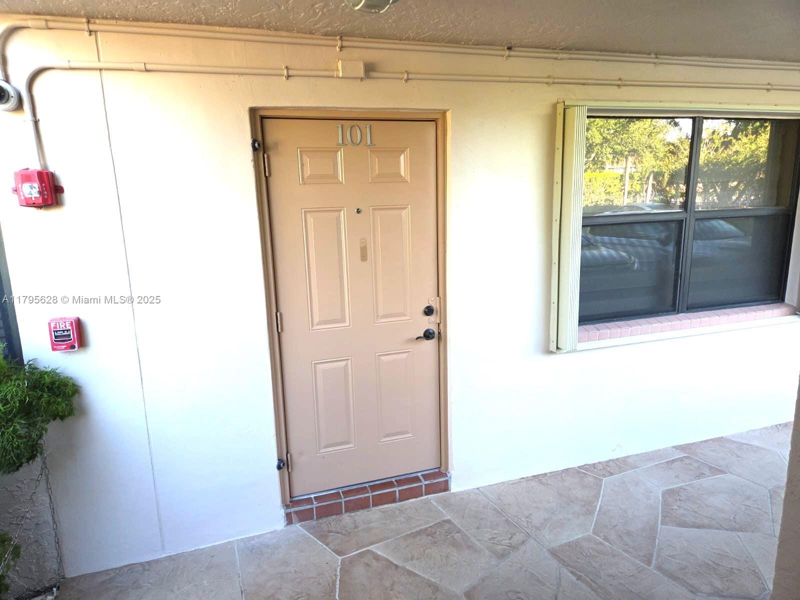 2901 N Nob Hill Rd 101