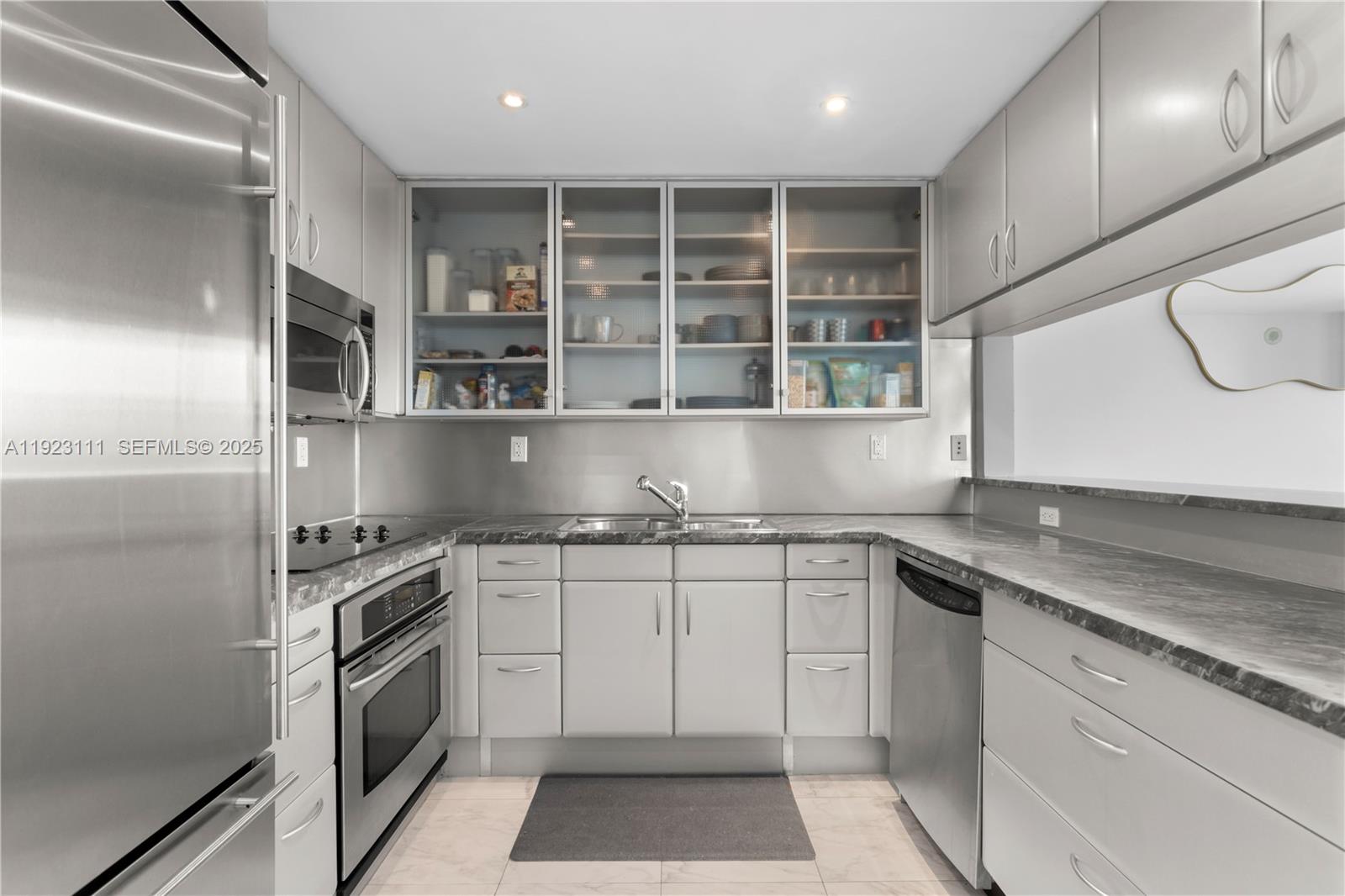 THE BENTLEY BAY CONDO - Residential Lease