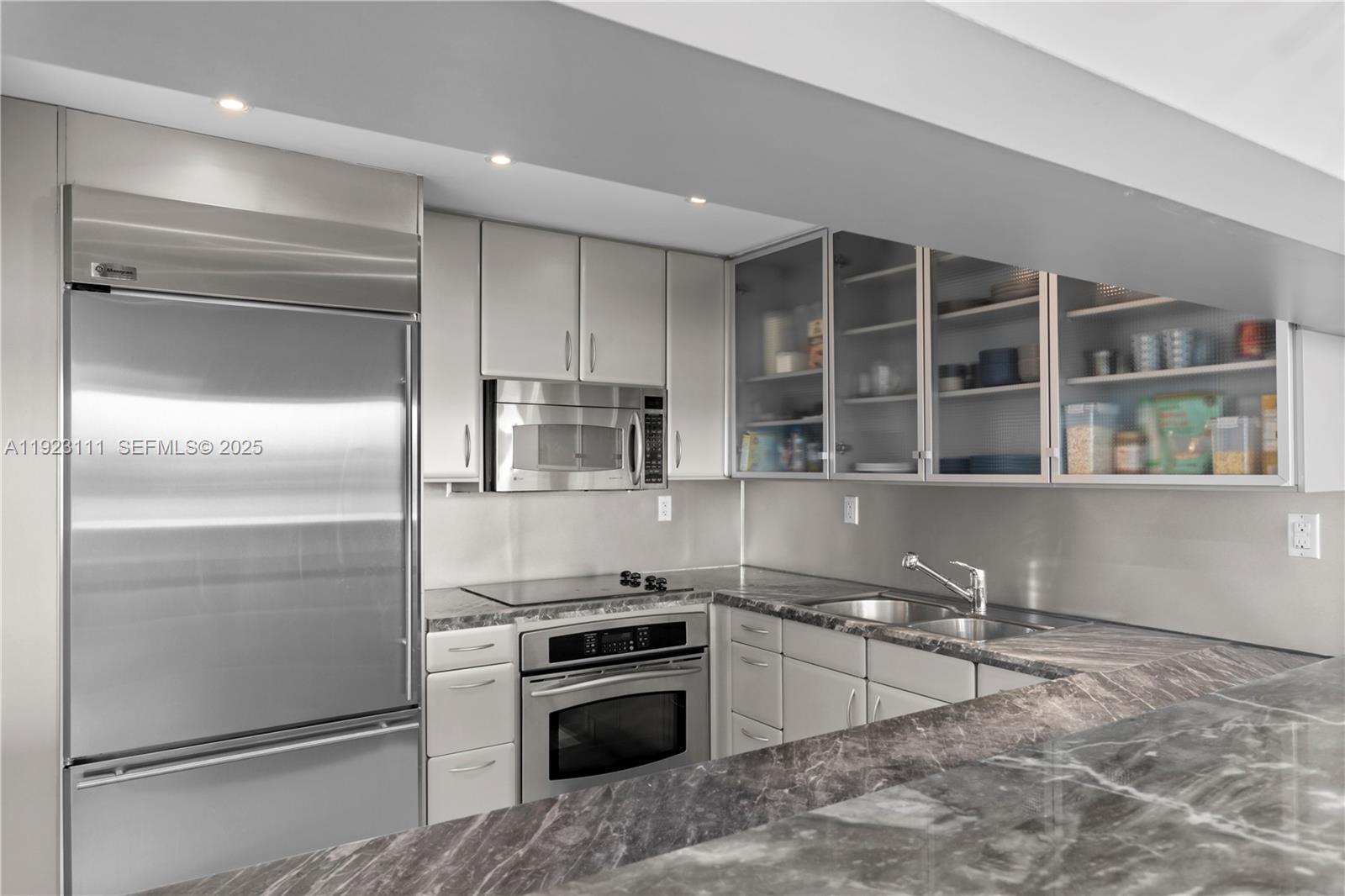 THE BENTLEY BAY CONDO - Residential Lease