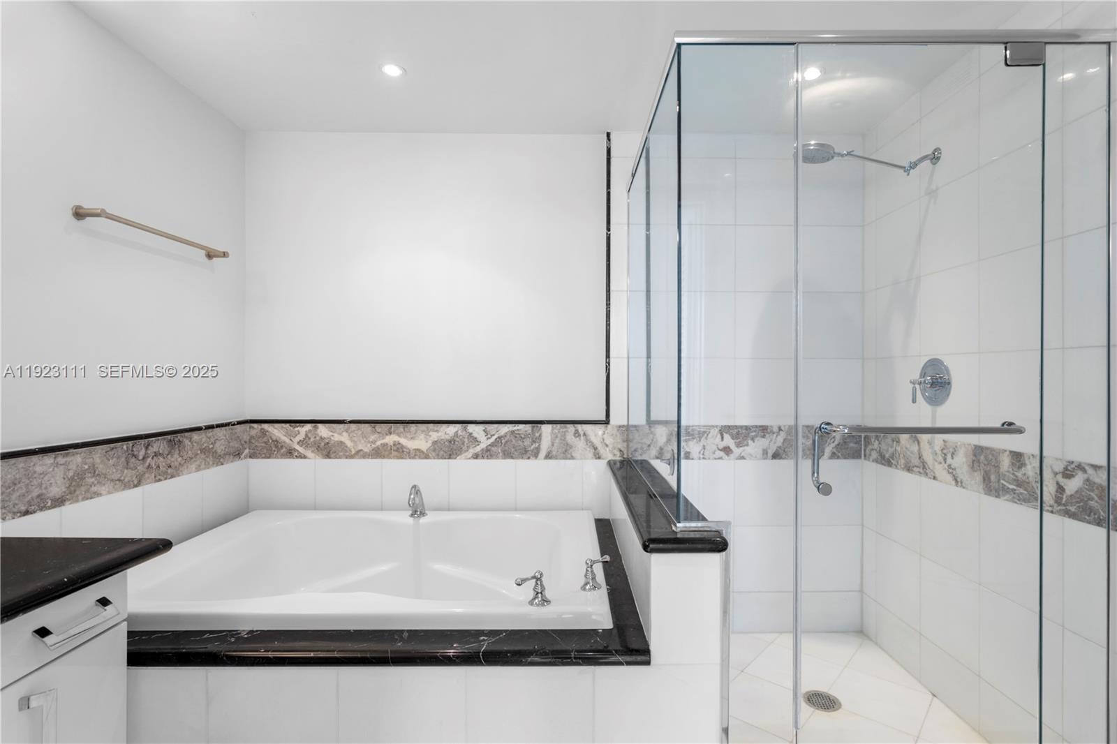 THE BENTLEY BAY CONDO - Residential Lease