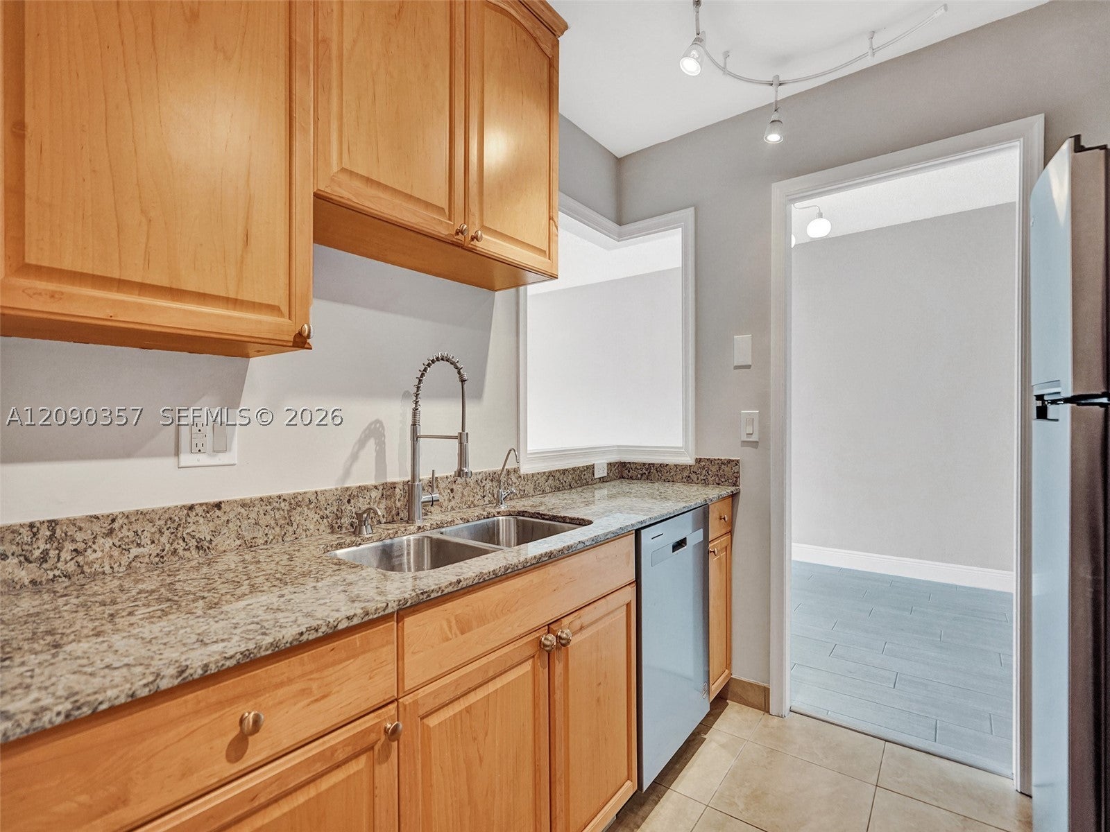 400 N Riverside Dr 303