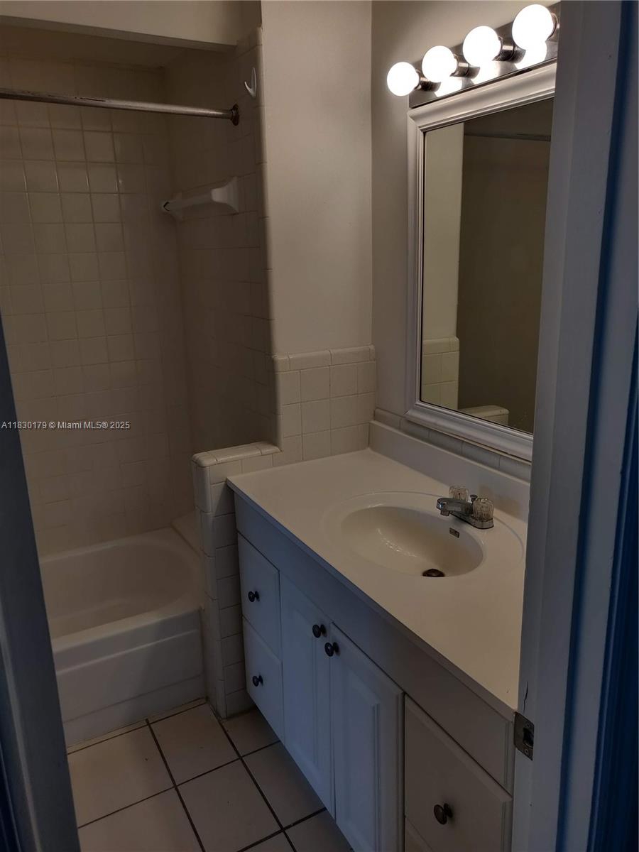 2424 SE 17th Cswy 206B