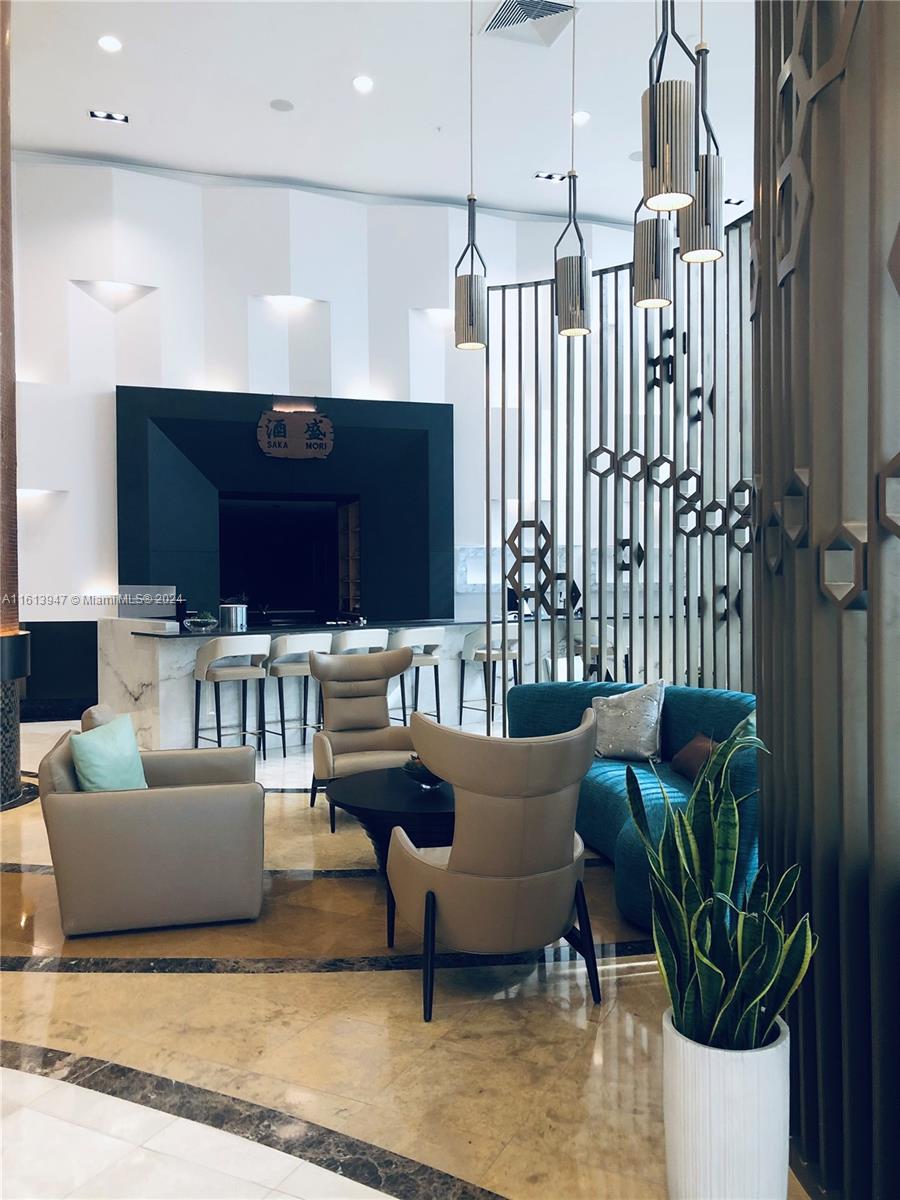 TRUMP INTERNATIONAL SONES - Residential