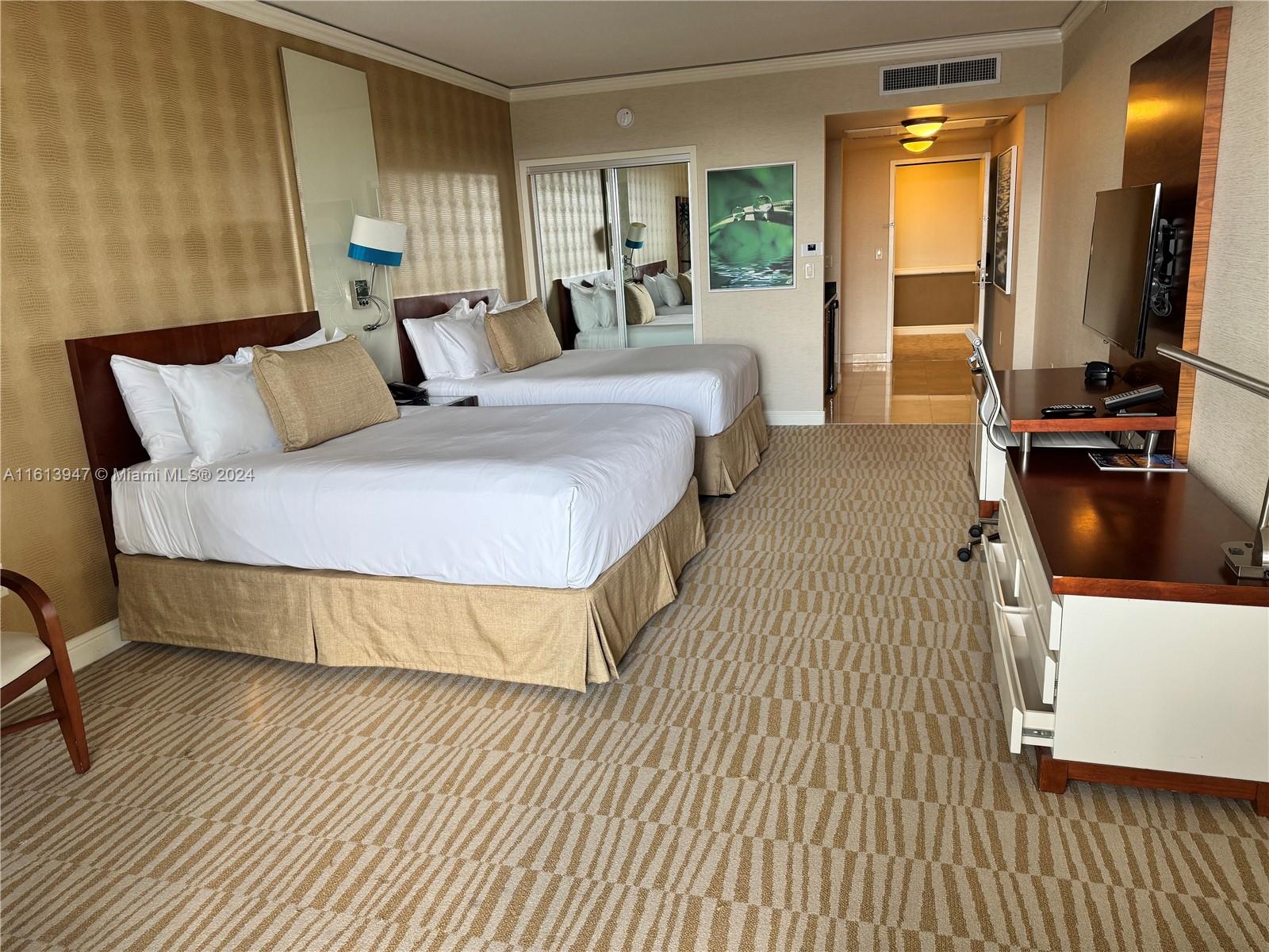 TRUMP INTERNATIONAL SONES - Residential