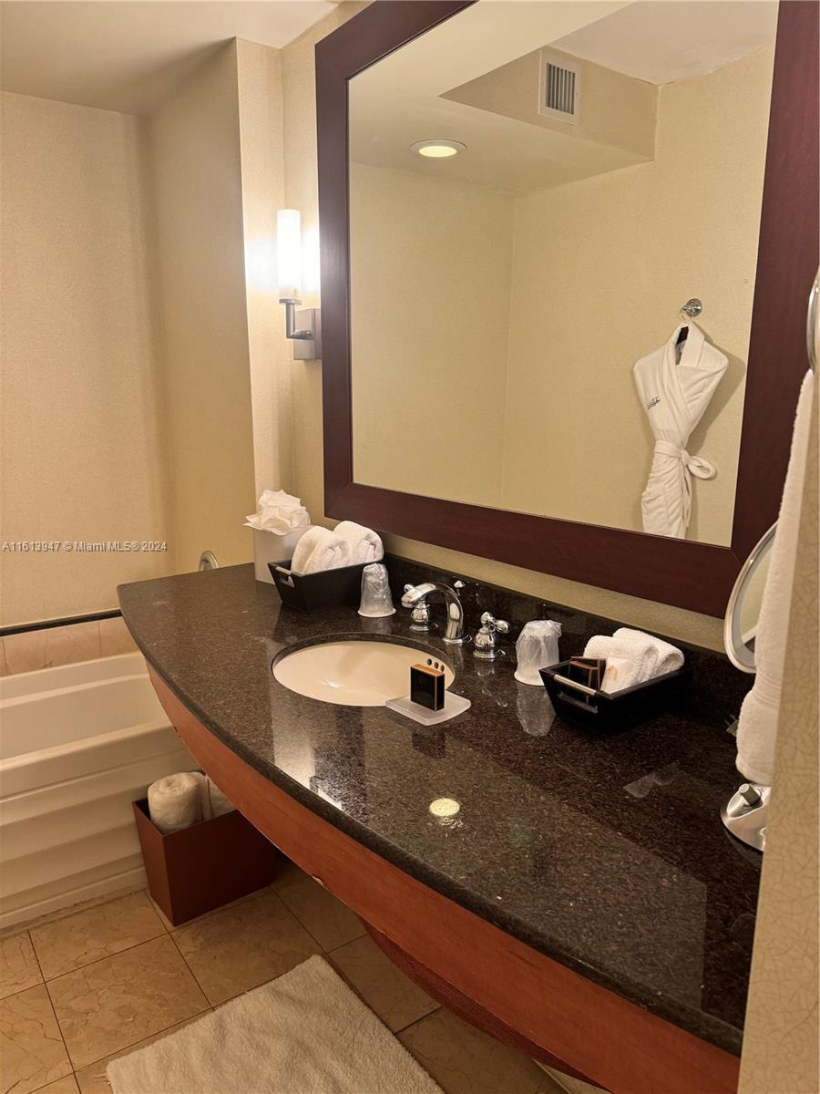 TRUMP INTERNATIONAL SONES - Residential