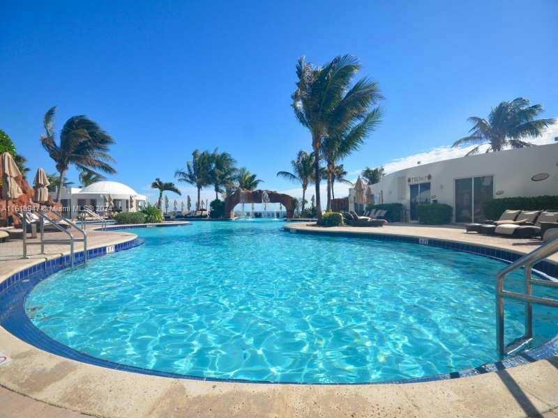 TRUMP INTERNATIONAL SONES - Residential