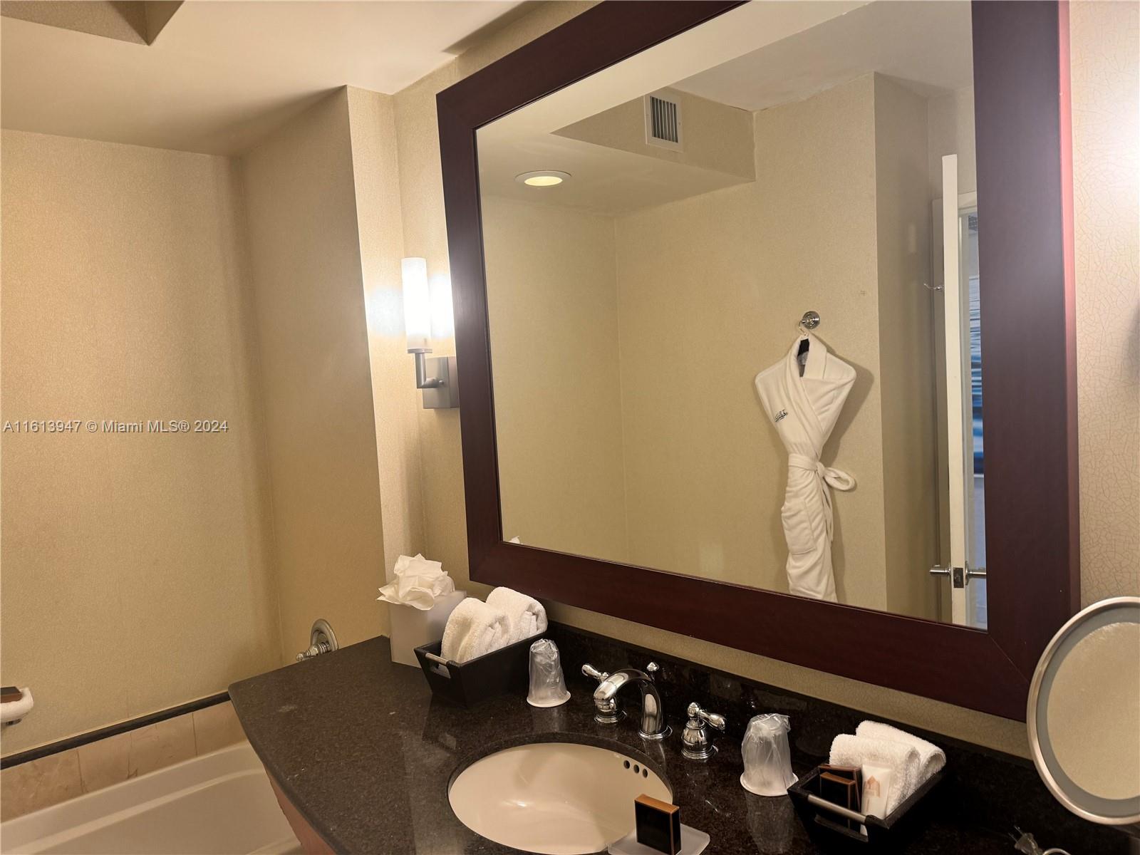 TRUMP INTERNATIONAL SONES - Residential