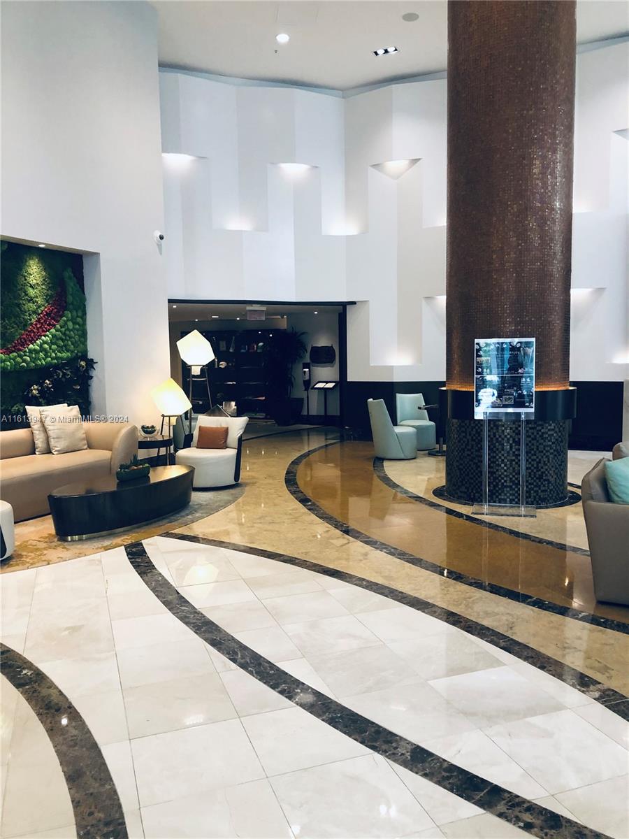 TRUMP INTERNATIONAL SONES - Residential