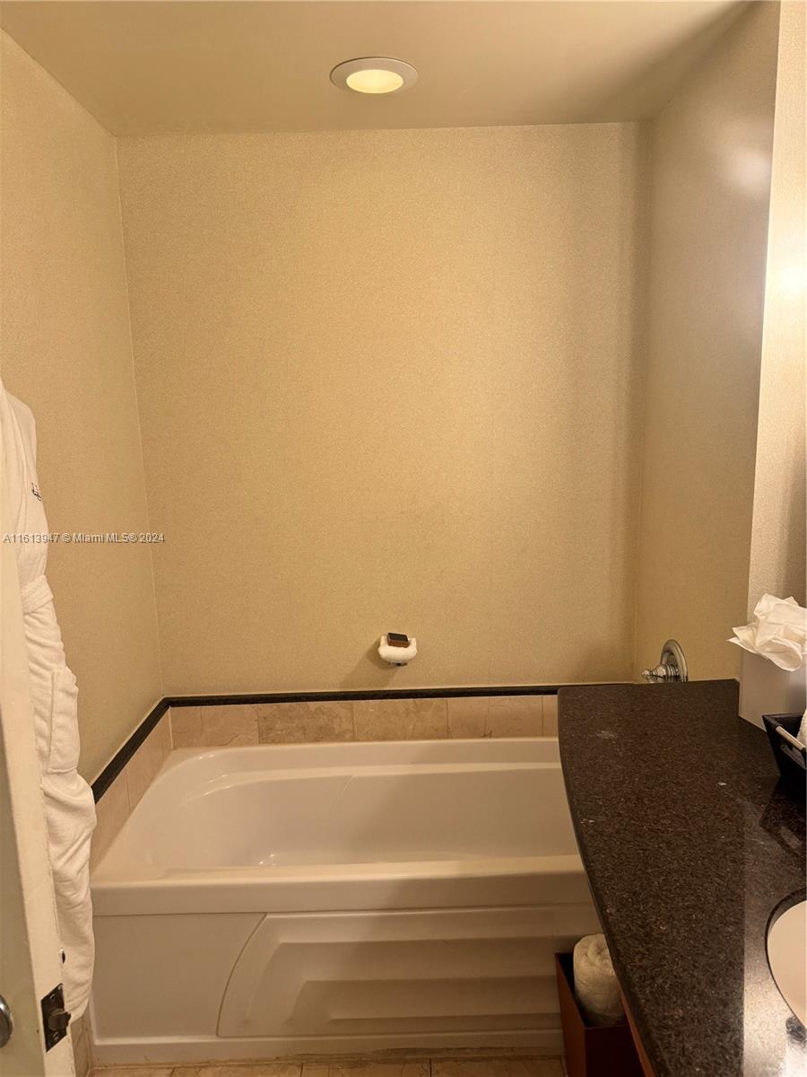 TRUMP INTERNATIONAL SONES - Residential