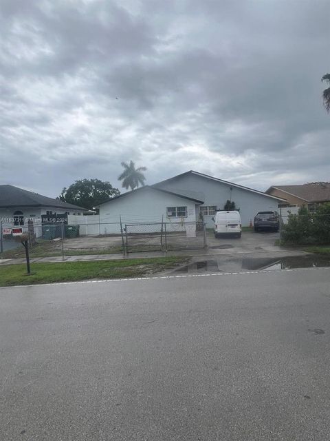 Townhouse in Miami FL 20432 122nd Ave Ave.jpg