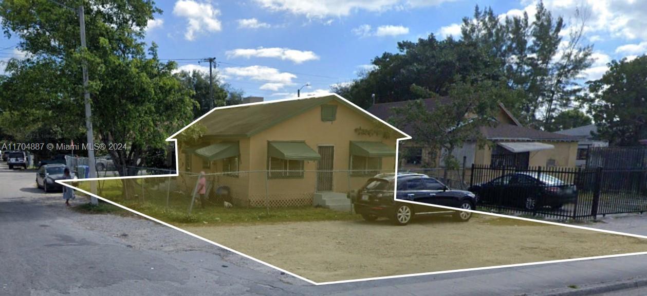 Investment Opportunity in Little River - Minutes from Downtown Miami. Unlock the potential of this property in the highly sought-after Little River area, just minutes from Miami's vibrant core. This Non-Conforming Duplex is currently leased on a month-to-month basis. It’s strategically located near I-95, Biscayne Blvd., and the MiMo district, offering excellent connectivity. Ideal for investors looking to capitalize on the area's growth, this property is located at N. Miami Ave. and has T5-R zoning. Property has significant potential for property The property has 6,058 sq. ft. of land, and it offers tremendous upside for the buyer ready to do improvements or redevelopment, obtain permits from the City, and maximize returns.