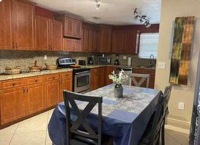 3220 NW 16th St 1