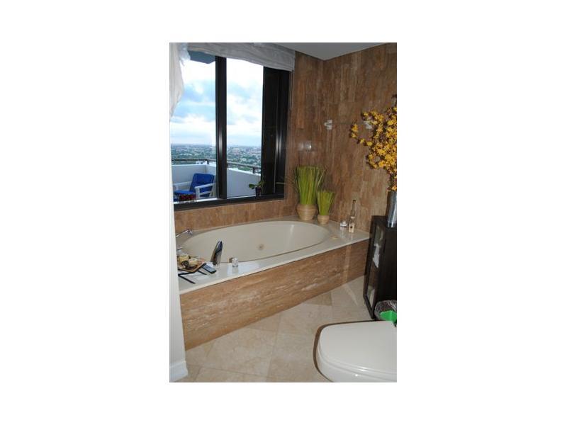 VILLA REGINA CONDO - Residential Lease