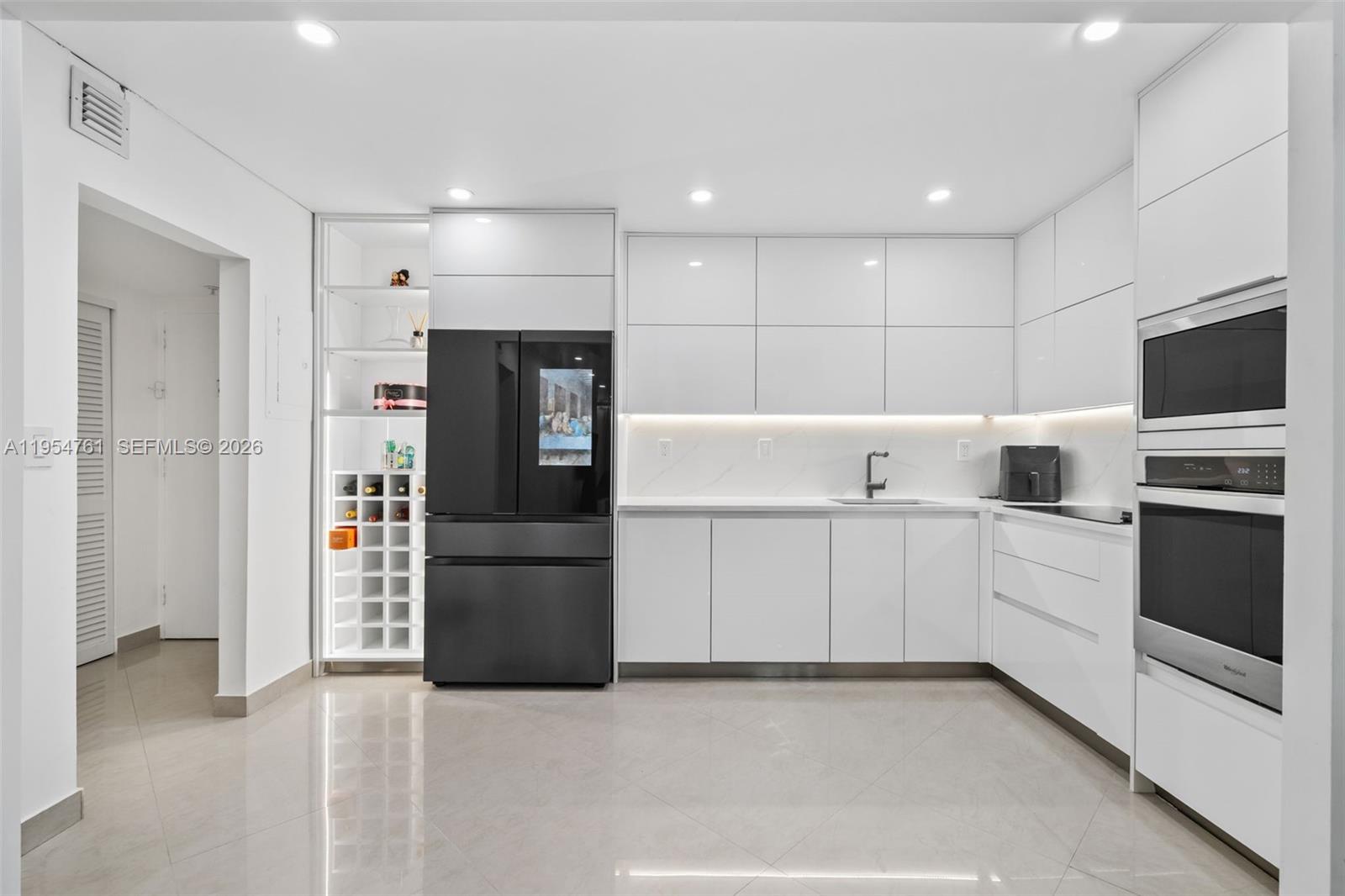 19390 Collins Ave 209