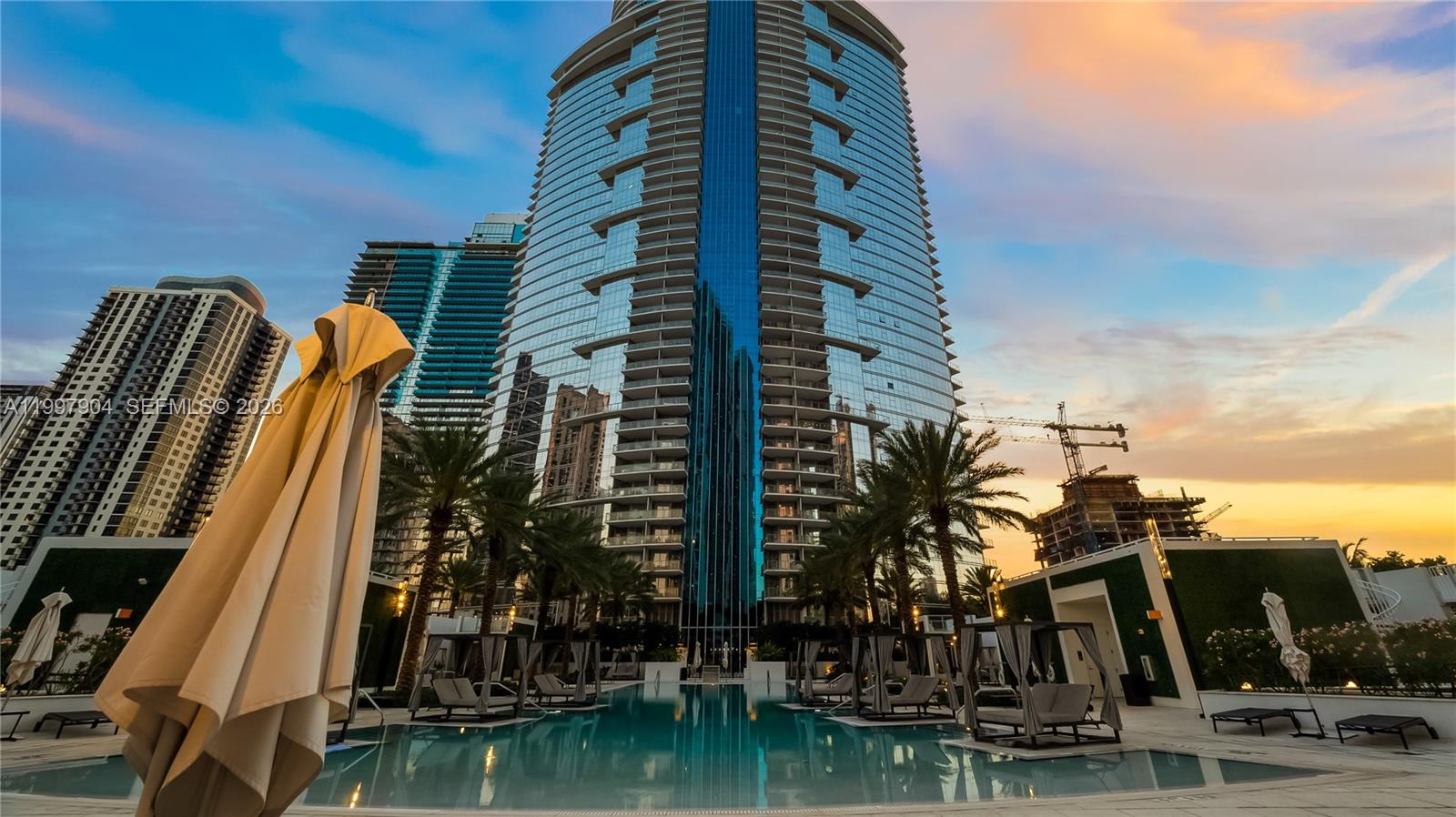 PARAMOUNT MIAMI WORLDCENT - Residential Lease
