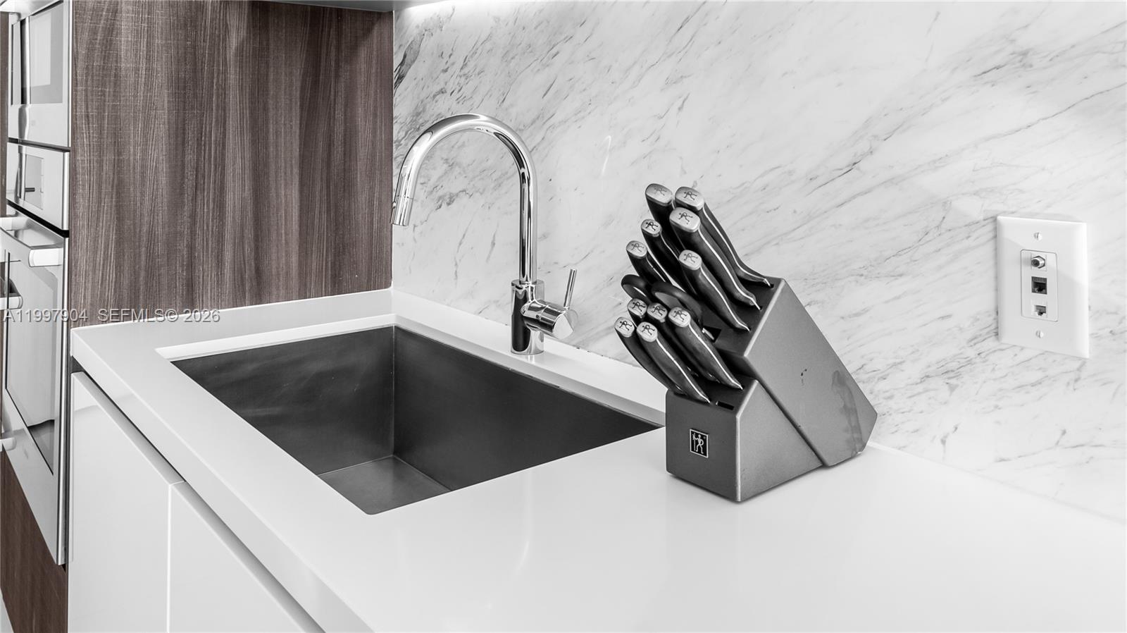 PARAMOUNT MIAMI WORLDCENT - Residential Lease