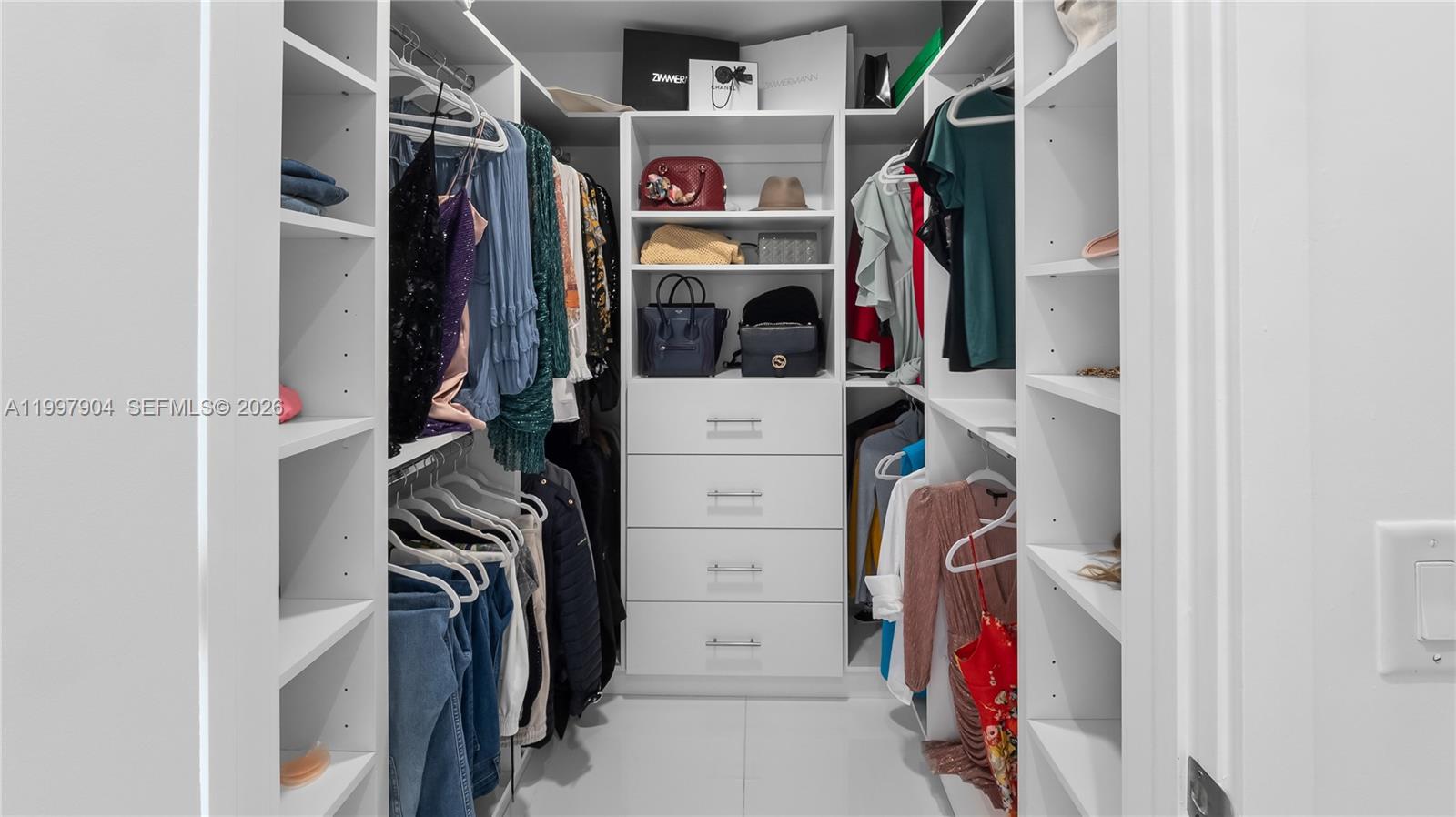 PARAMOUNT MIAMI WORLDCENT - Residential Lease