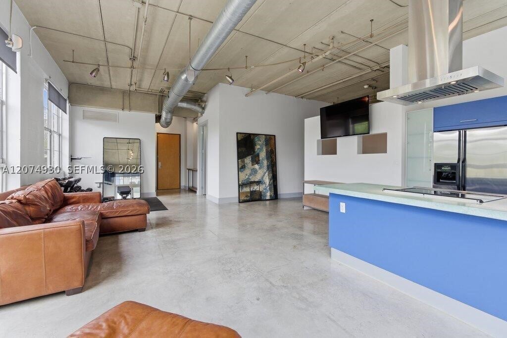 425 N Andrews Ave 202