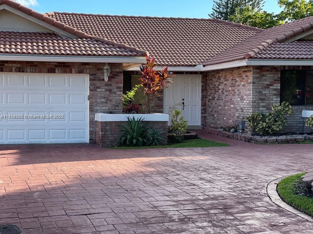 Photo of 4955 NW 84th Rd, Coral Springs, FL 33067 (MLS # A11354298)