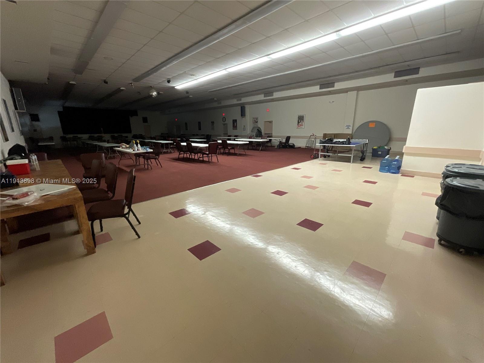 8 OF PALM SPRINGS 2 CONDO - Residential