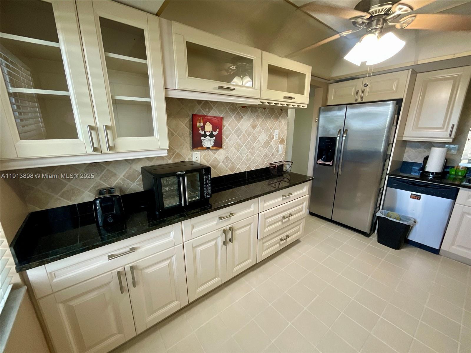 8 OF PALM SPRINGS 2 CONDO - Residential