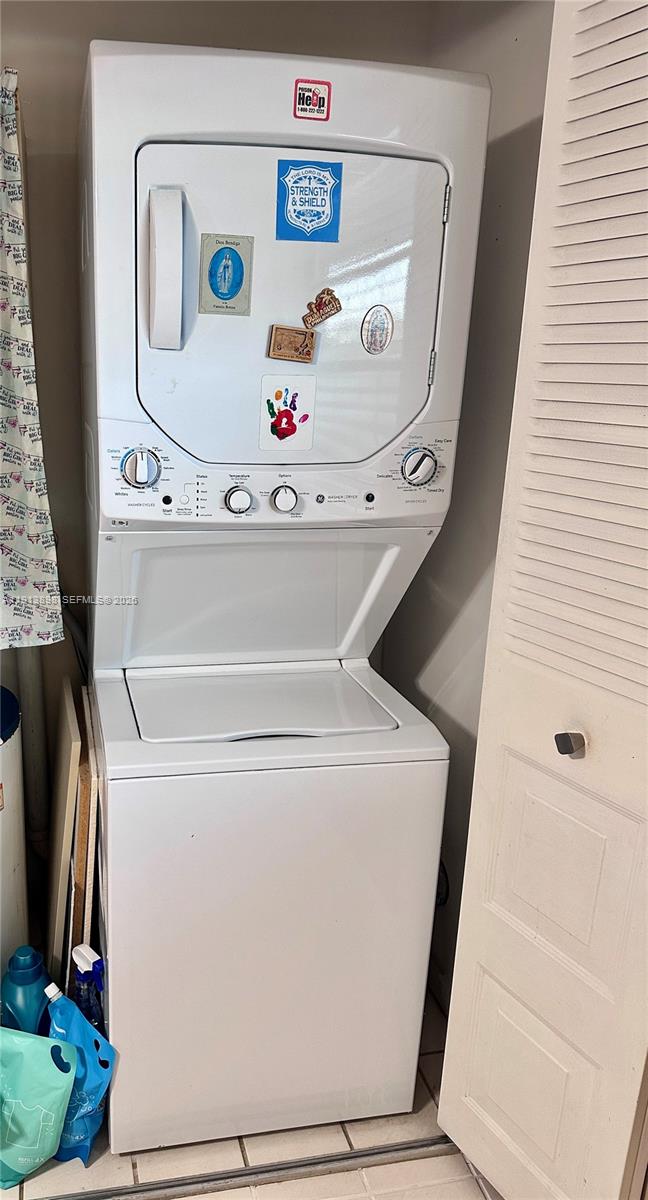 8 OF PALM SPRINGS 2 CONDO - Residential