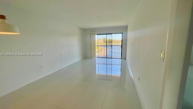 VILLAS AT LAKEVIEW CONDO - Residential Lease