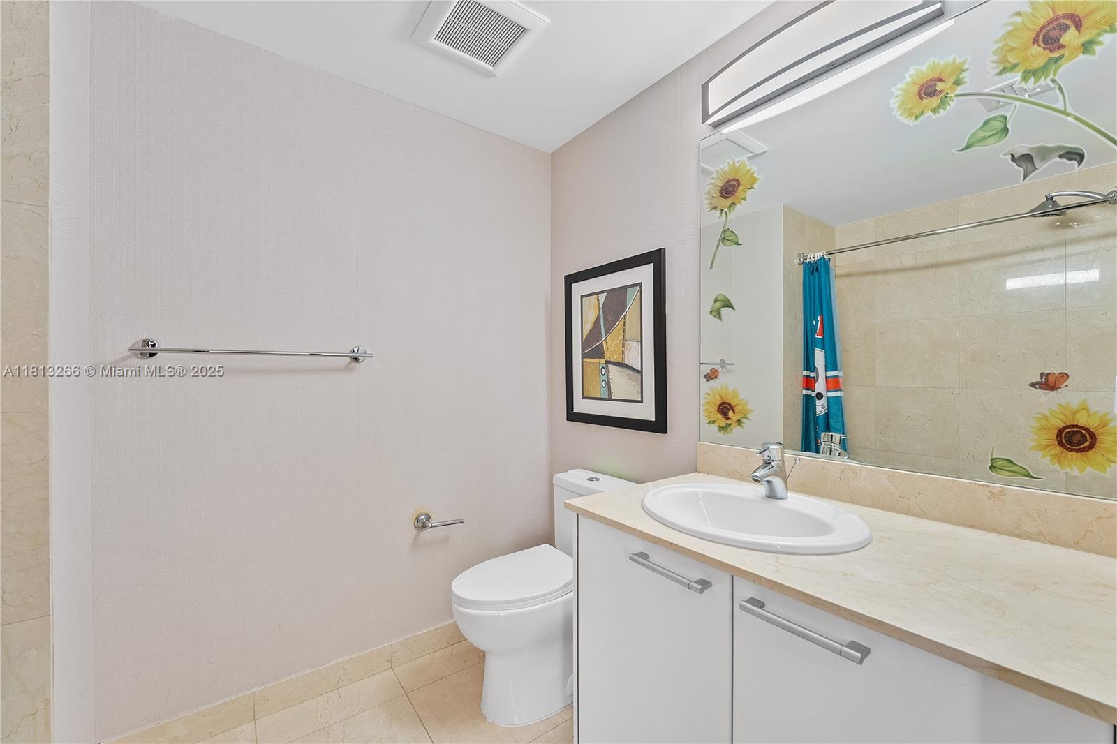 SAYAN CONDO - Residential