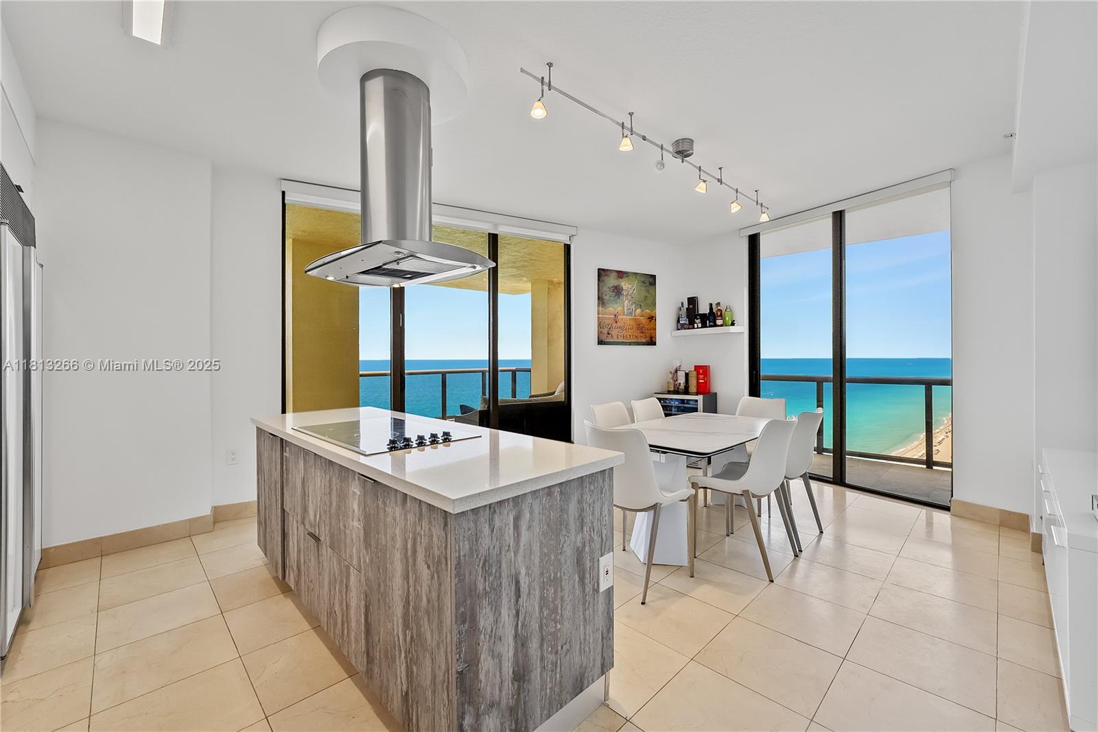 SAYAN CONDO - Residential