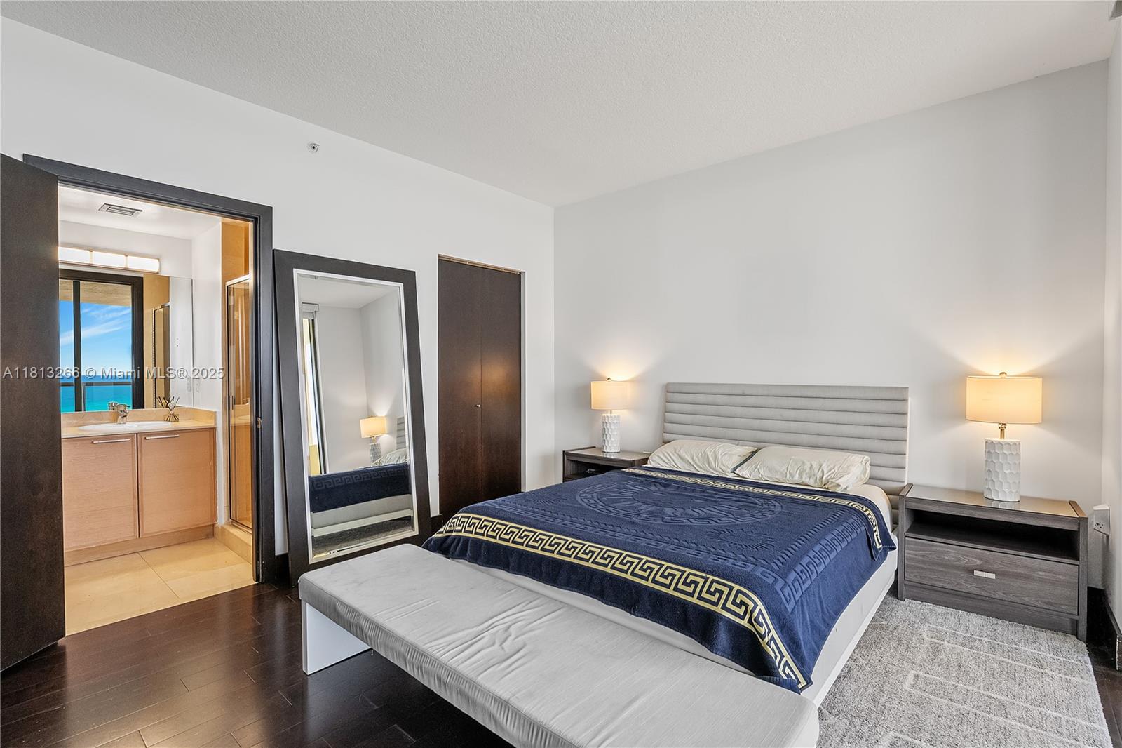 SAYAN CONDO - Residential