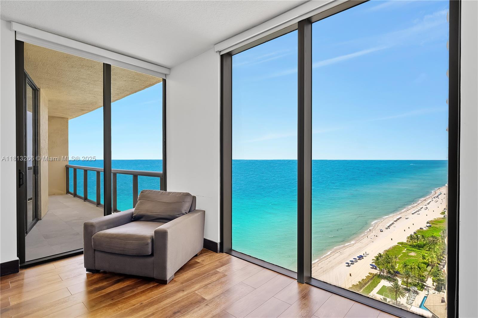 SAYAN CONDO - Residential