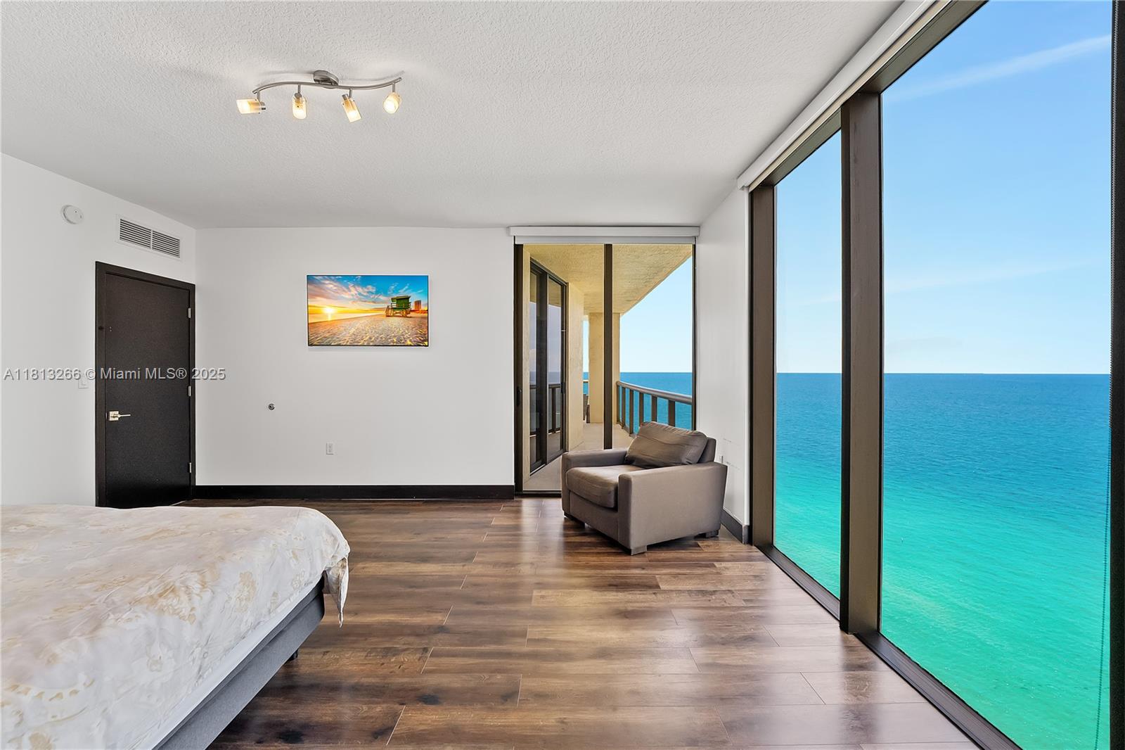SAYAN CONDO - Residential