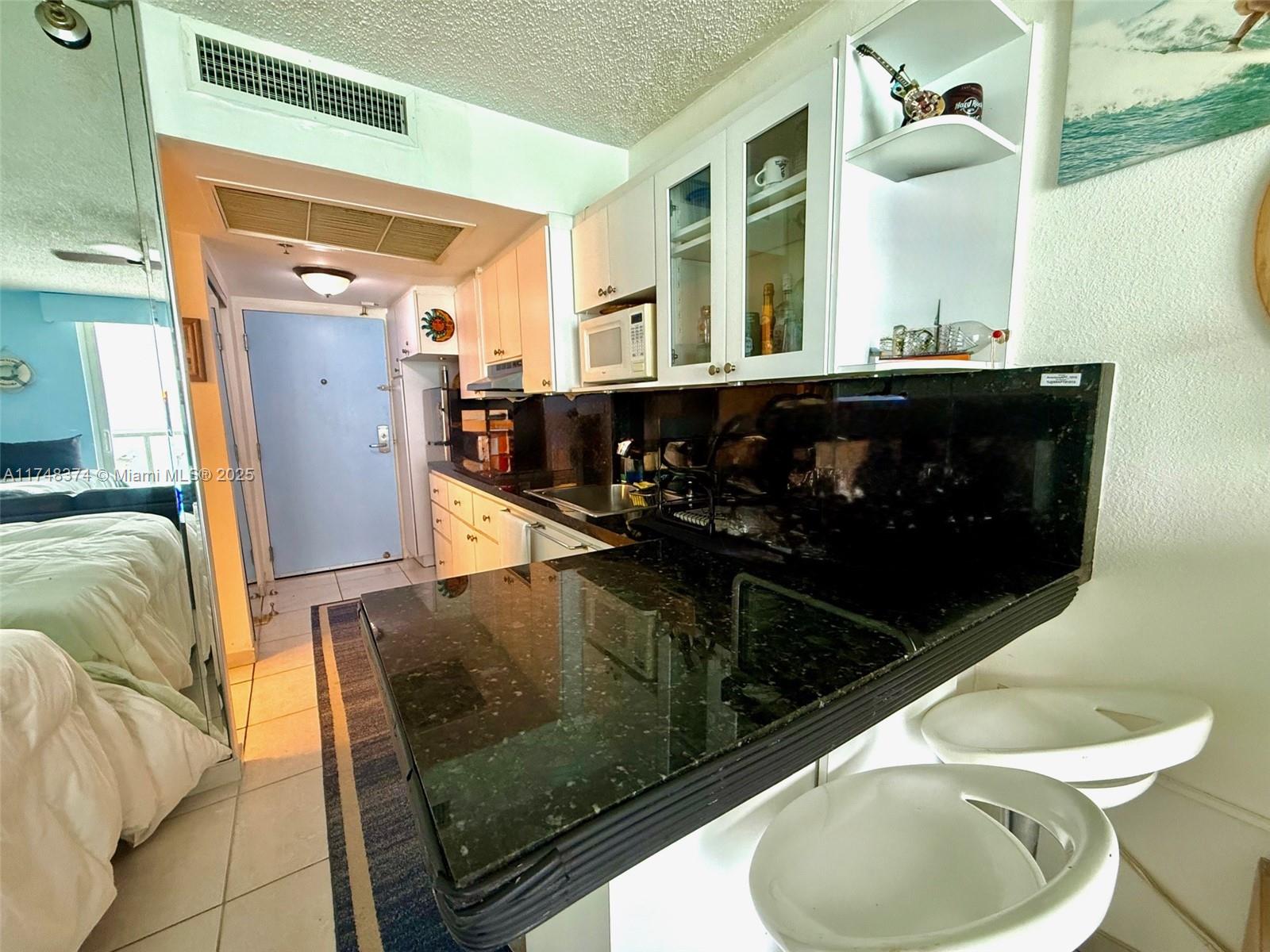 19201 Collins Ave 1015
