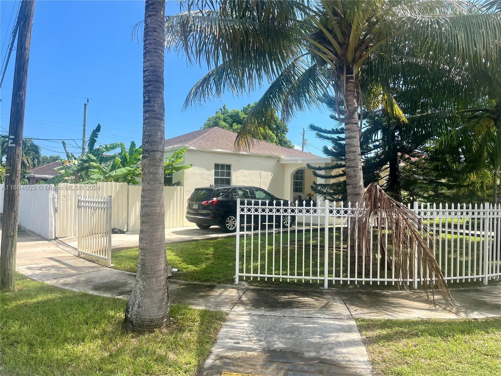 521 Nw 32nd Pl, Miami, Broward County, Florida - 3 Bedrooms  
2 Bathrooms - 