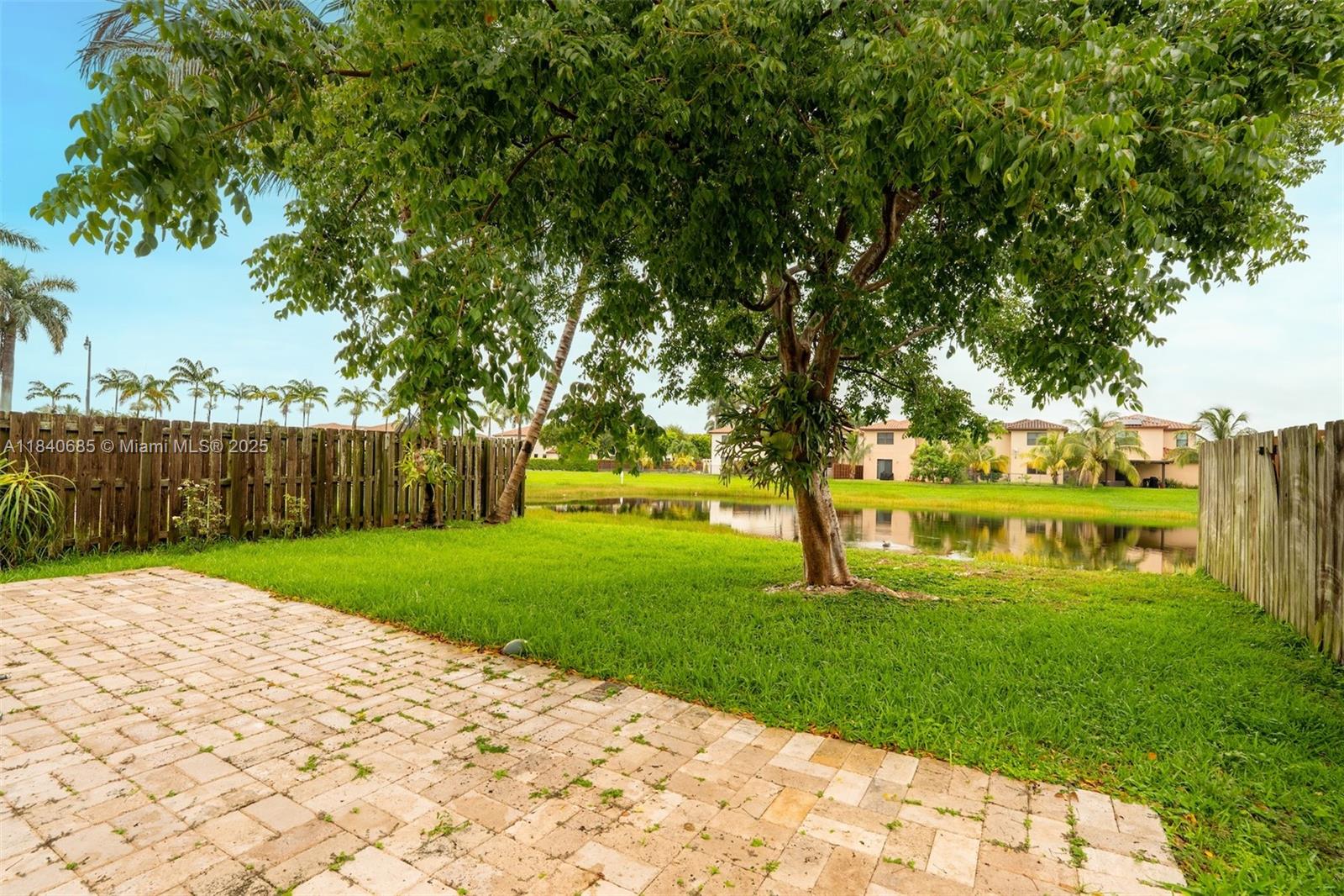 BAYWINDS OF FLORES - Residential