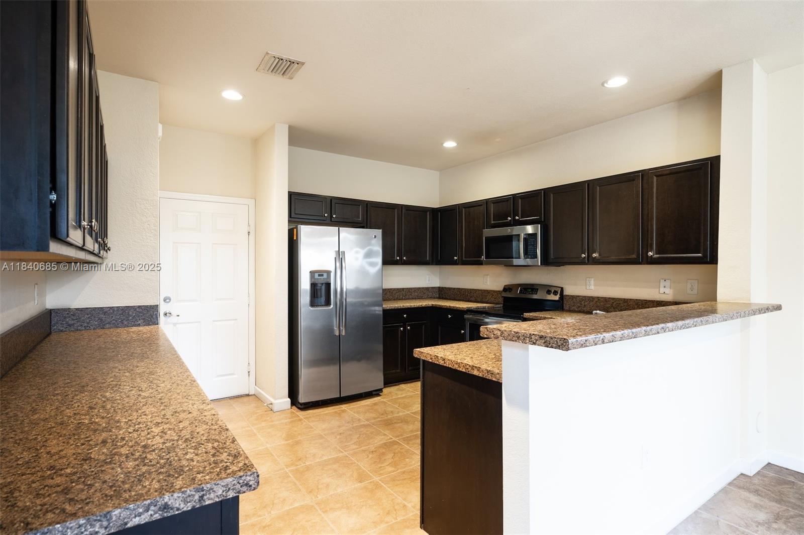 BAYWINDS OF FLORES - Residential