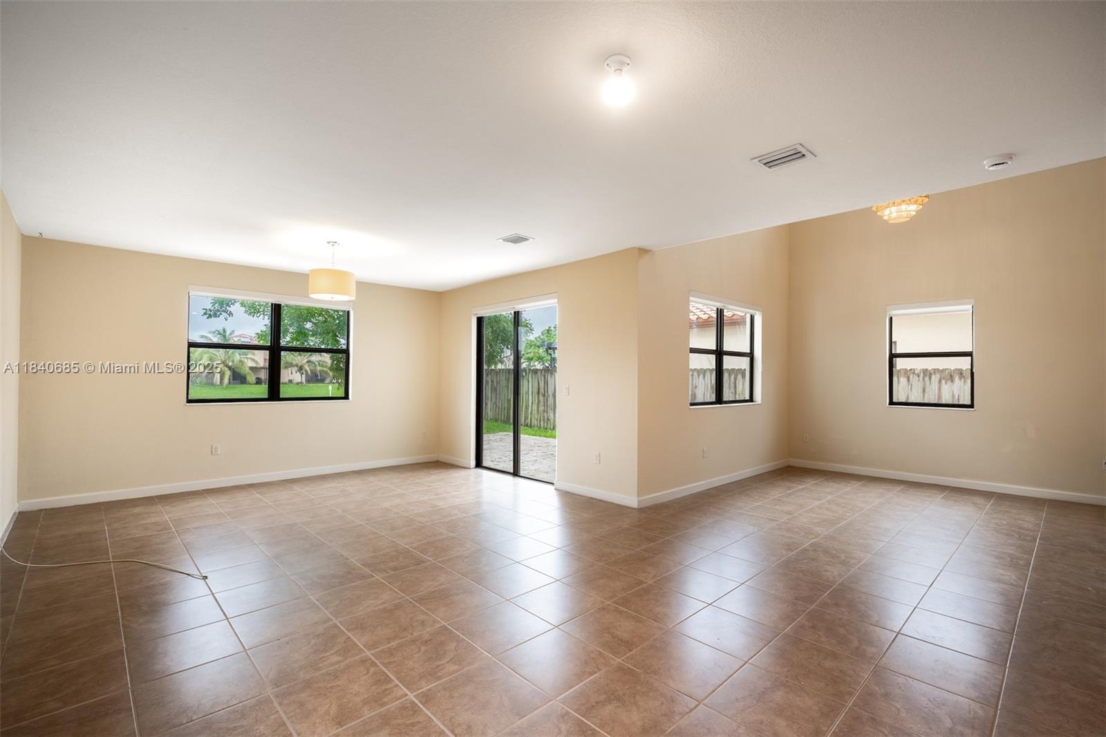 BAYWINDS OF FLORES - Residential