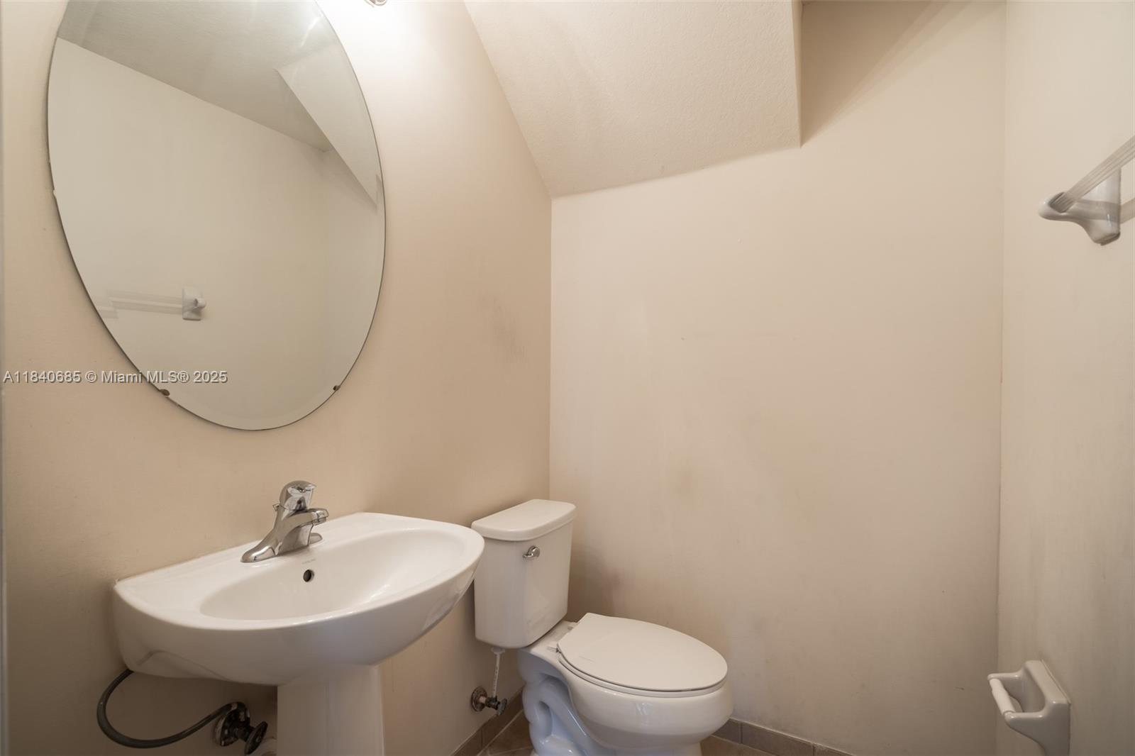 BAYWINDS OF FLORES - Residential